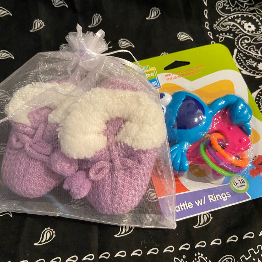 Lilac Baby 👶 booties